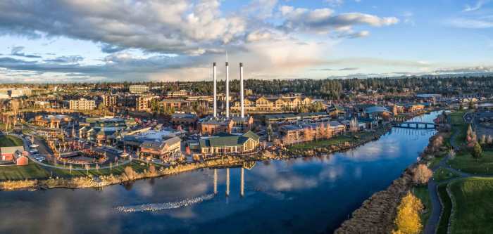 Bend oregon city town around order travel central livability shutterstock dissuade issues region transformation life mill usa old